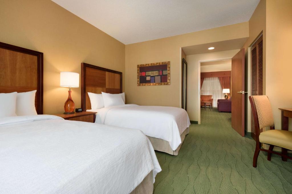 Embassy Suites East Peoria Hotel and Riverfront Conference Center - Suite Con Dos Camas Dobles Y Vista Al Río