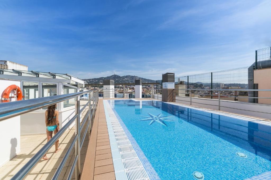 Bazén v ubytování Apartaments Blau by Marsol nebo v jeho okolí
