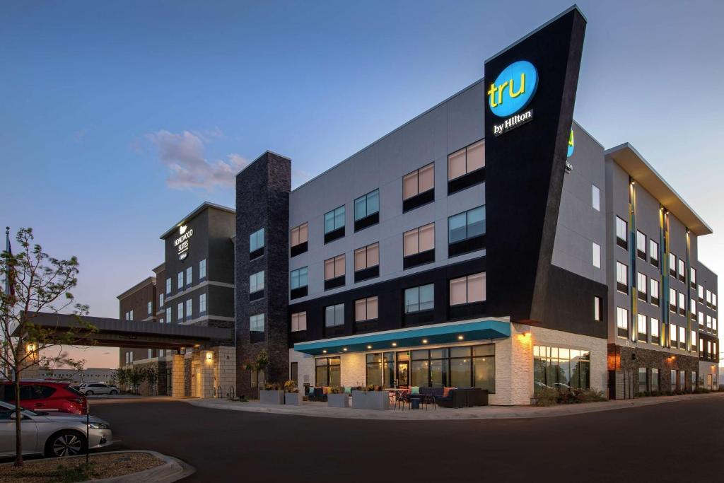 Tru By Hilton Denver Airport Tower Road photo