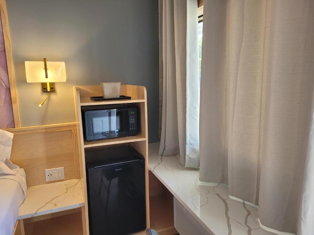 Postel nebo postele na pokoji v ubytování Greenview Inn Riverhead