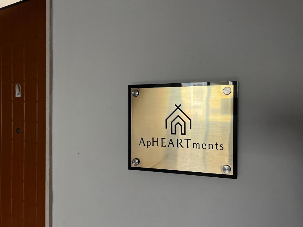 ApHEARTments