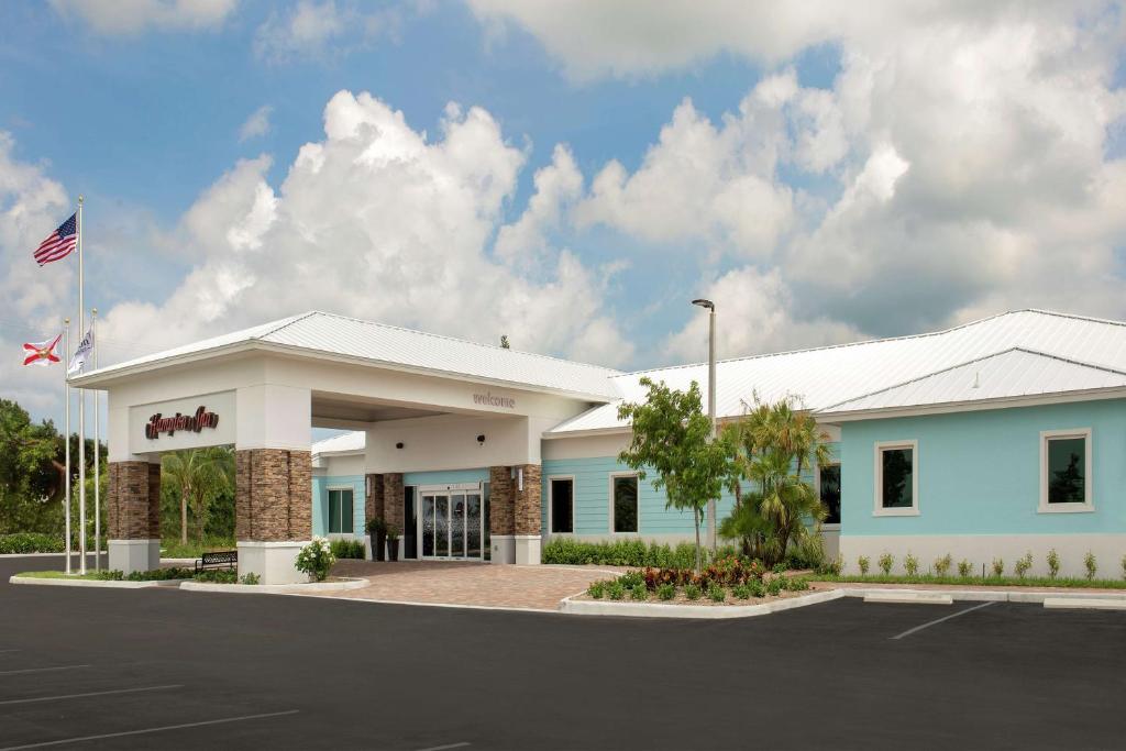 a rendering of the front of a building at Hampton Inn Marathon - Florida Keys in Marathon