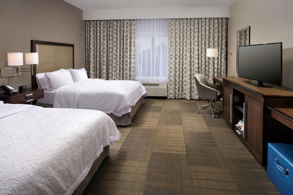 Hampton Inn & Suites Falls Church - Habitación Con 2 Camas Grandes - No Fumadores