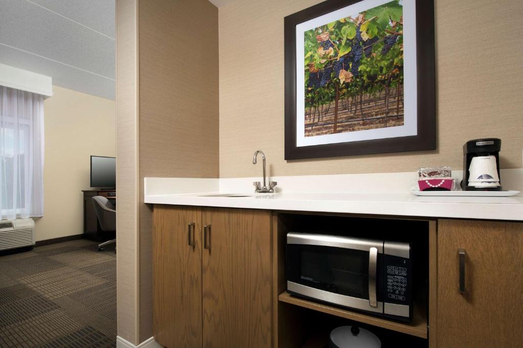 Hampton Inn & Suites Falls Church - Suite Estudio Con Cama Extragrande - No Fumadores