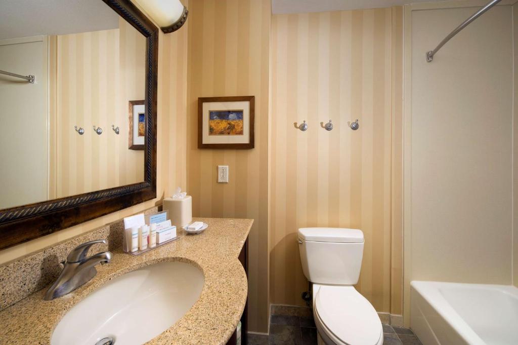 Hampton Inn and Suites San Antonio Airport - Queen Room With Two Queen Beds - Non-Smoking