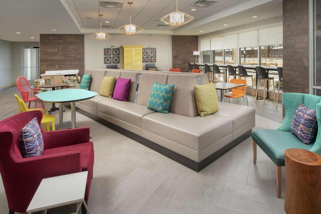 Posezení v ubytování Home2 Suites By Hilton Edison
