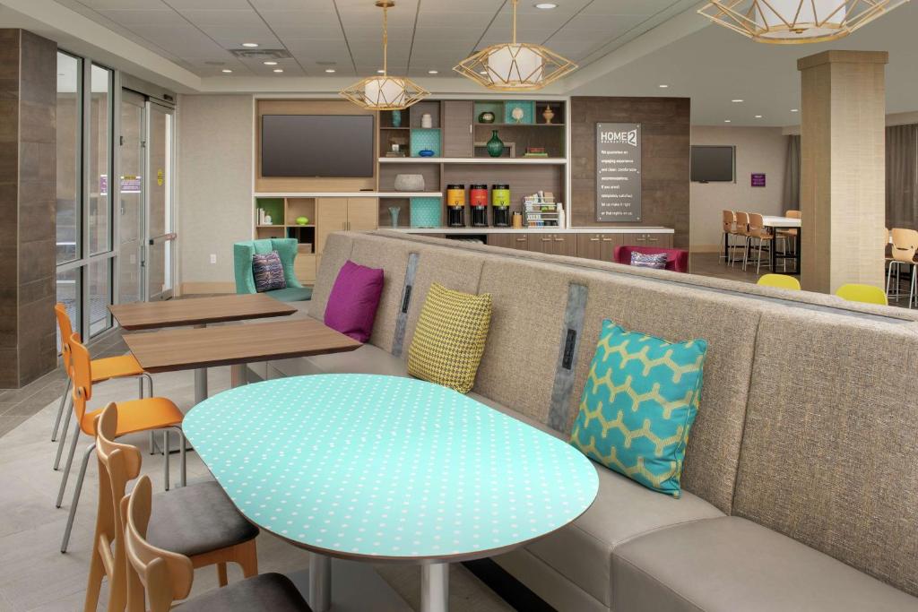 Kuchyň nebo kuchyňský kout v ubytování Home2 Suites By Hilton Edison