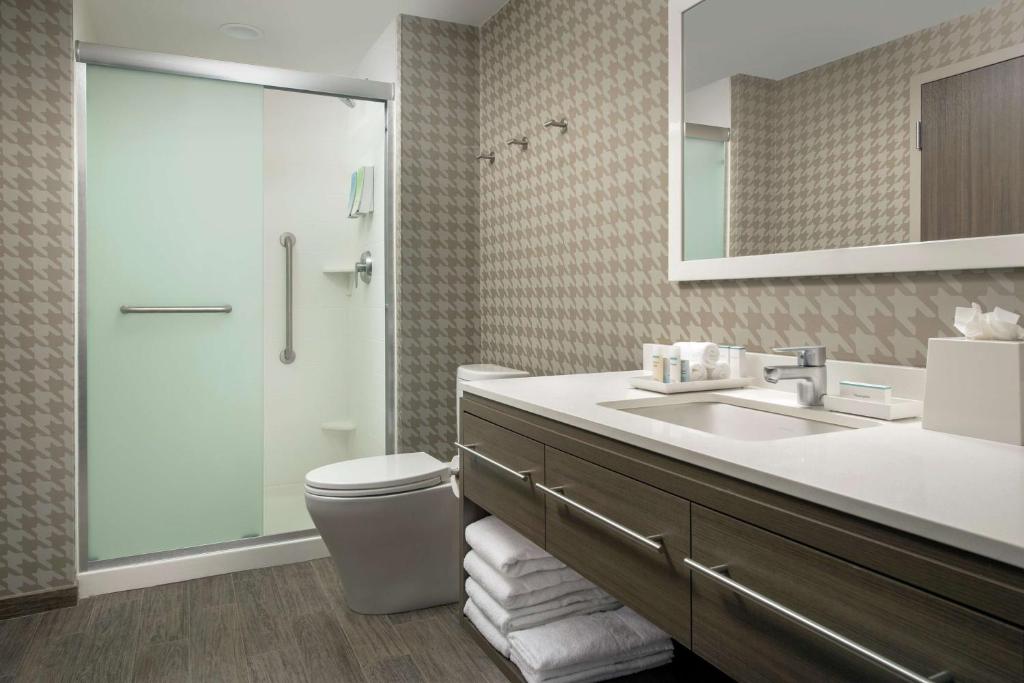 Koupelna v ubytování Home2 Suites By Hilton Edison