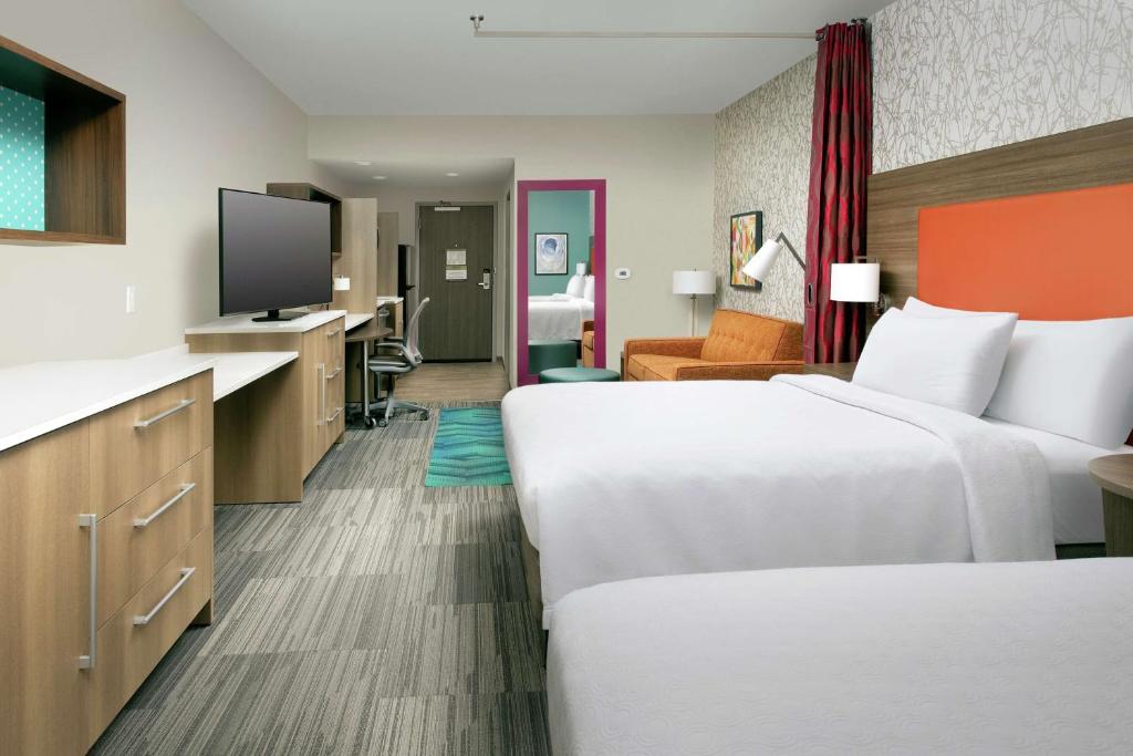 TV a/nebo společenská místnost v ubytování Home2 Suites By Hilton Edison