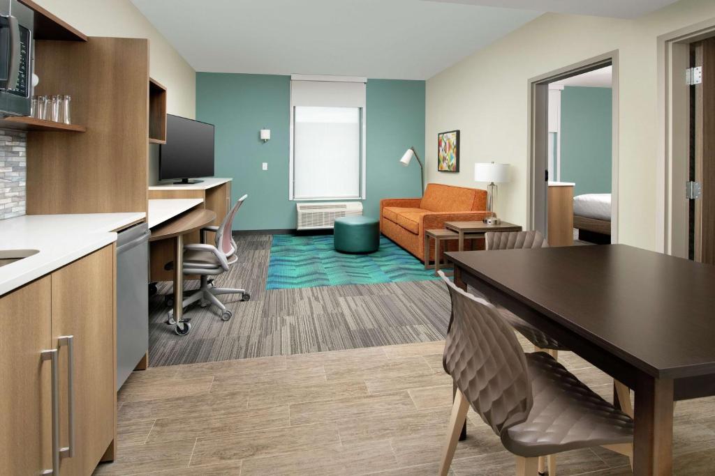 Posezení v ubytování Home2 Suites By Hilton Edison