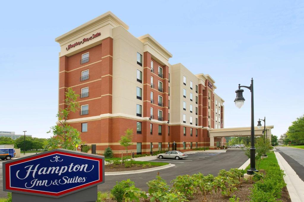 a sign for the hampton inn and suites at Hampton Inn and Suites Washington DC North/Gaithersburg in Gaithersburg