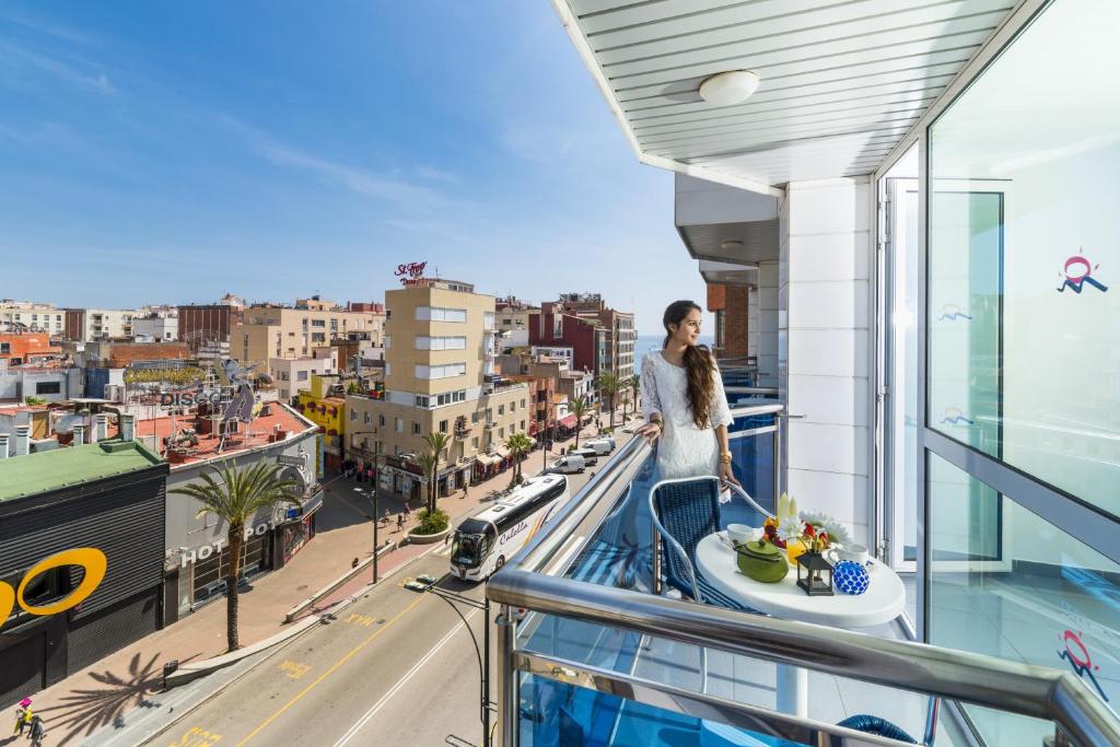 Nespecifikovaný výhled na destinaci Lloret de Mar nebo výhled na město při pohledu z apartmánu