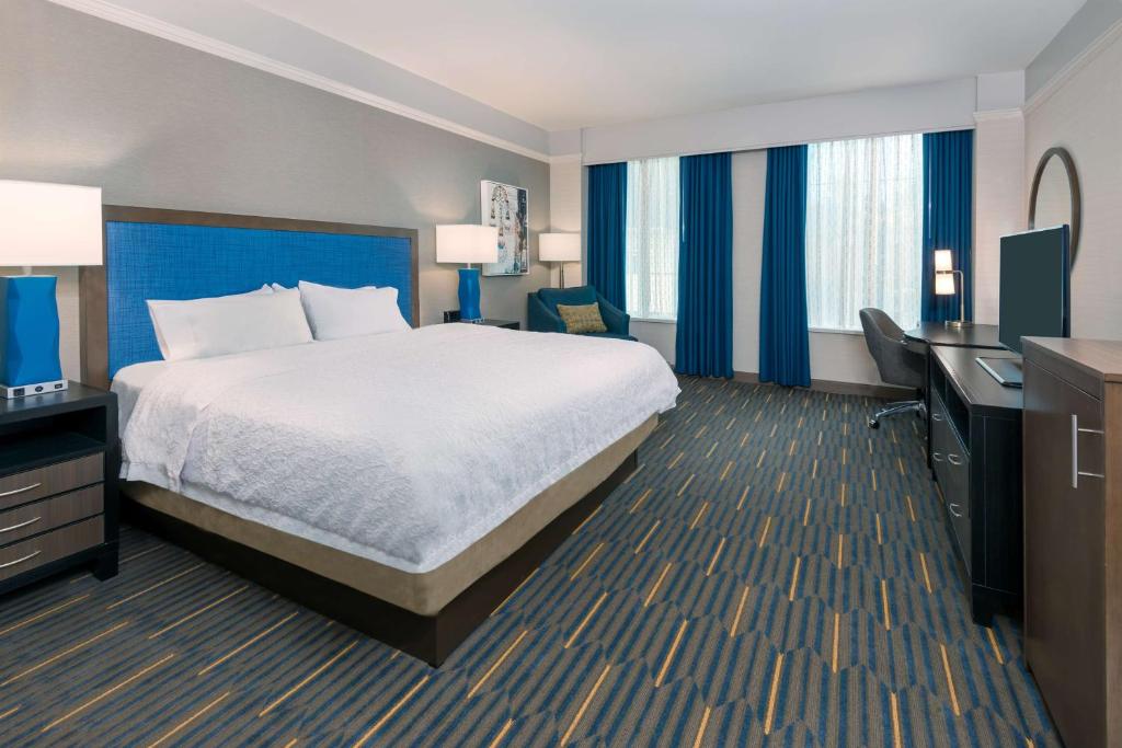 Hampton Inn & Suites Buffalo/Downtown - 