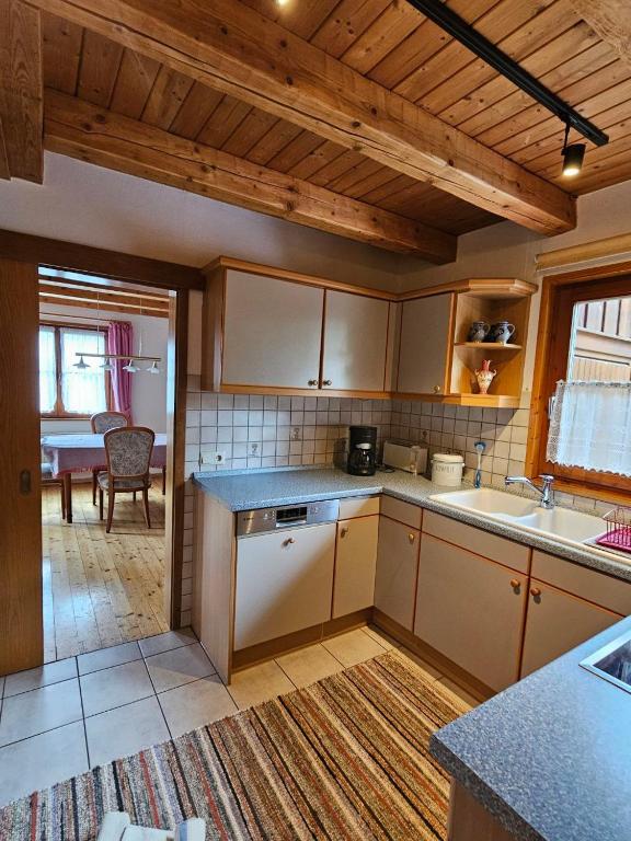 Kuchyň nebo kuchyňský kout v ubytování Ferienhaus: idyllisch & erholsam