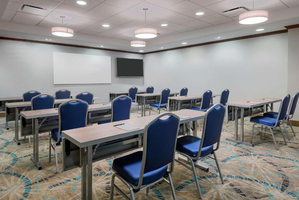 Homewood Suites by Hilton Cleveland-Beachwood photo