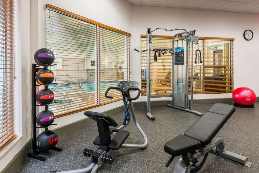 Fitness centrum a/nebo fitness zařízení v ubytování Hilton Garden Inn Wayne