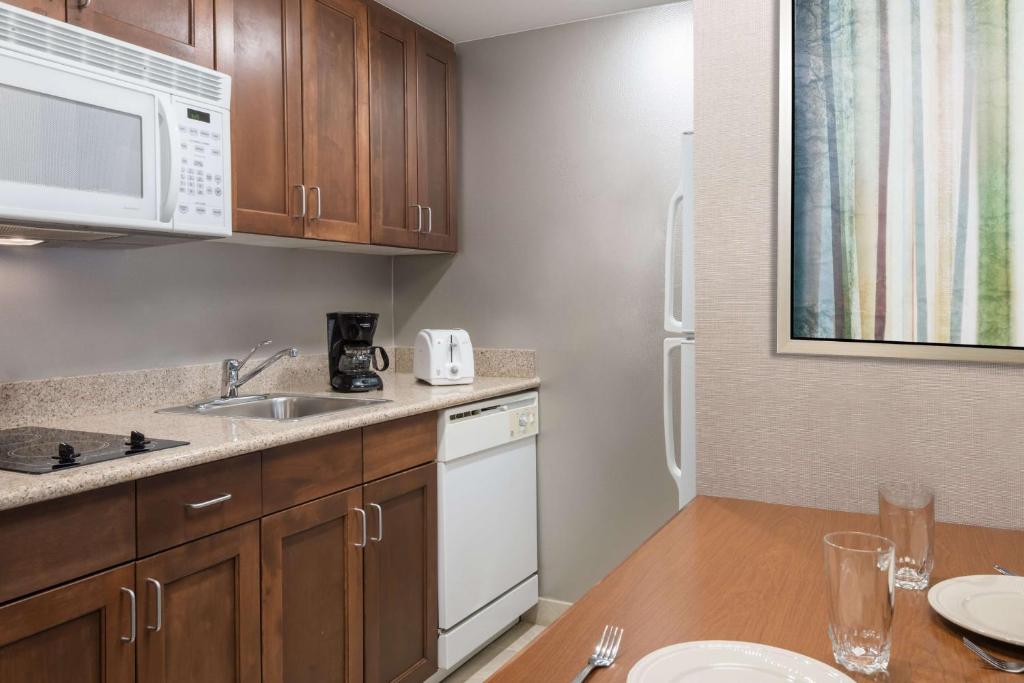 Homewood Suites by Hilton Holyoke-Springfield/North - Suite Estudio Con Cama Grande - No Fumadores