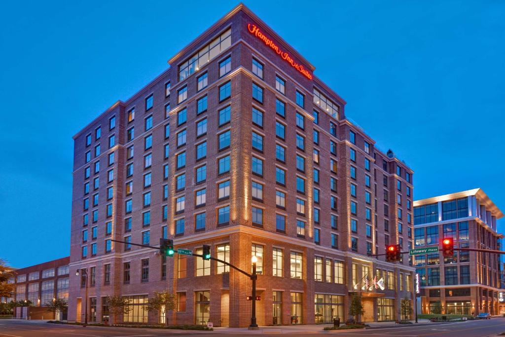 a large building on a street with a traffic light at Hampton Inn & Suites Nashville Downtown Capitol View, Tn in Nashville