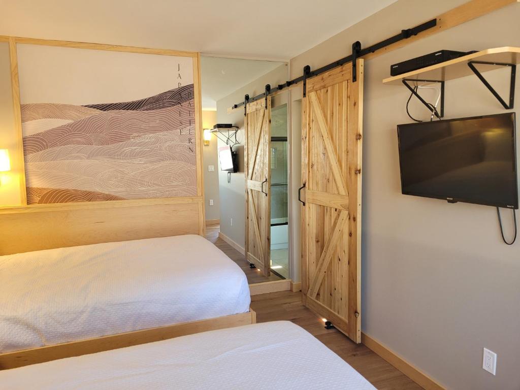 Postel nebo postele na pokoji v ubytování Greenview Inn Riverhead