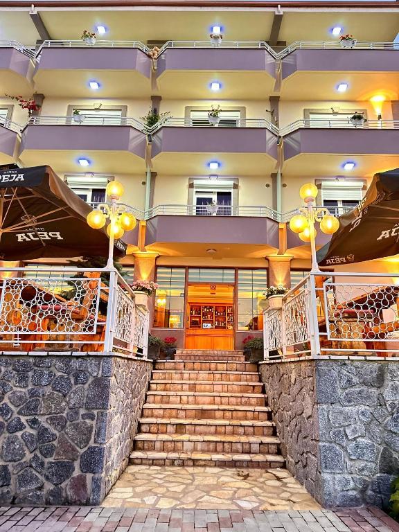 Budova, kde se hotel nachází