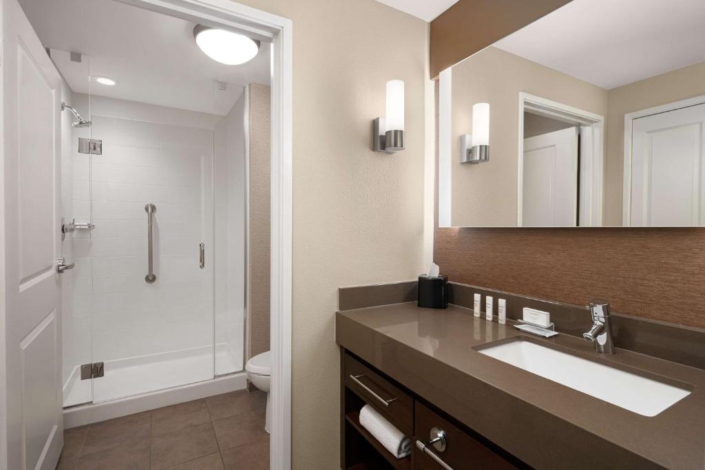 Koupelna v ubytování Homewood Suites Springfield