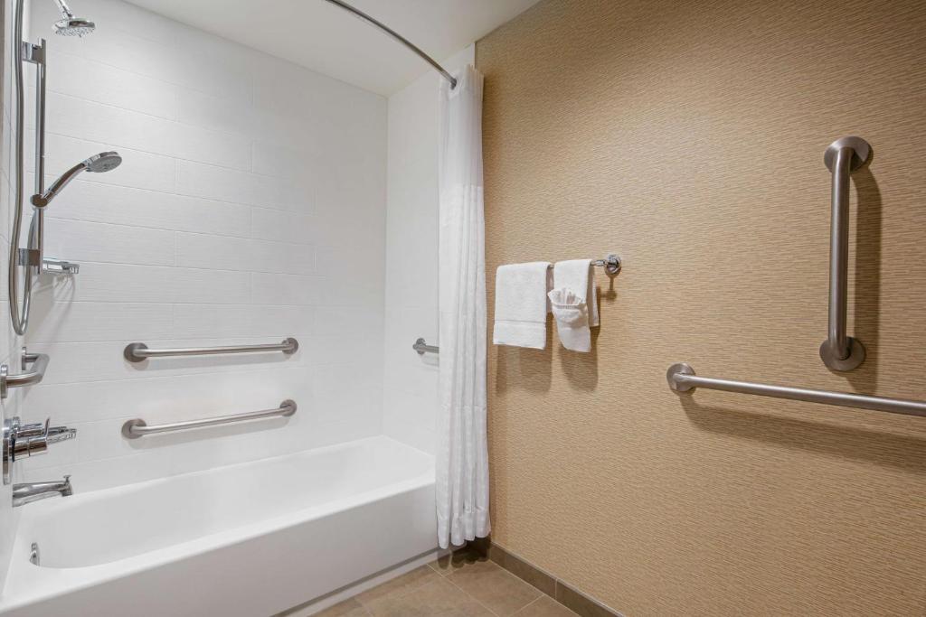 Koupelna v ubytování Homewood Suites Springfield