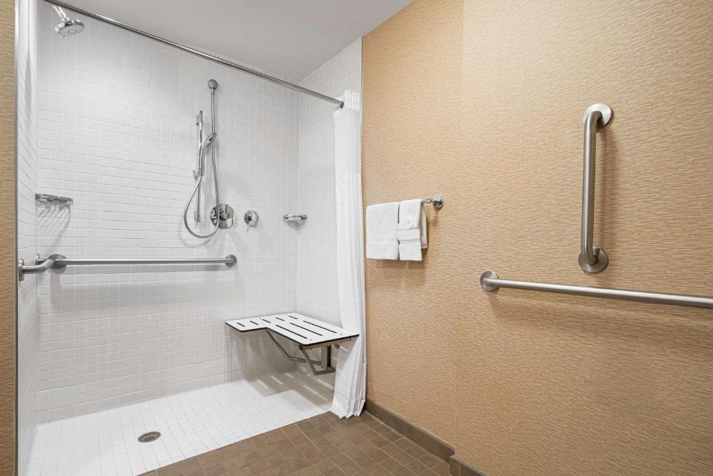 Koupelna v ubytování Homewood Suites Springfield