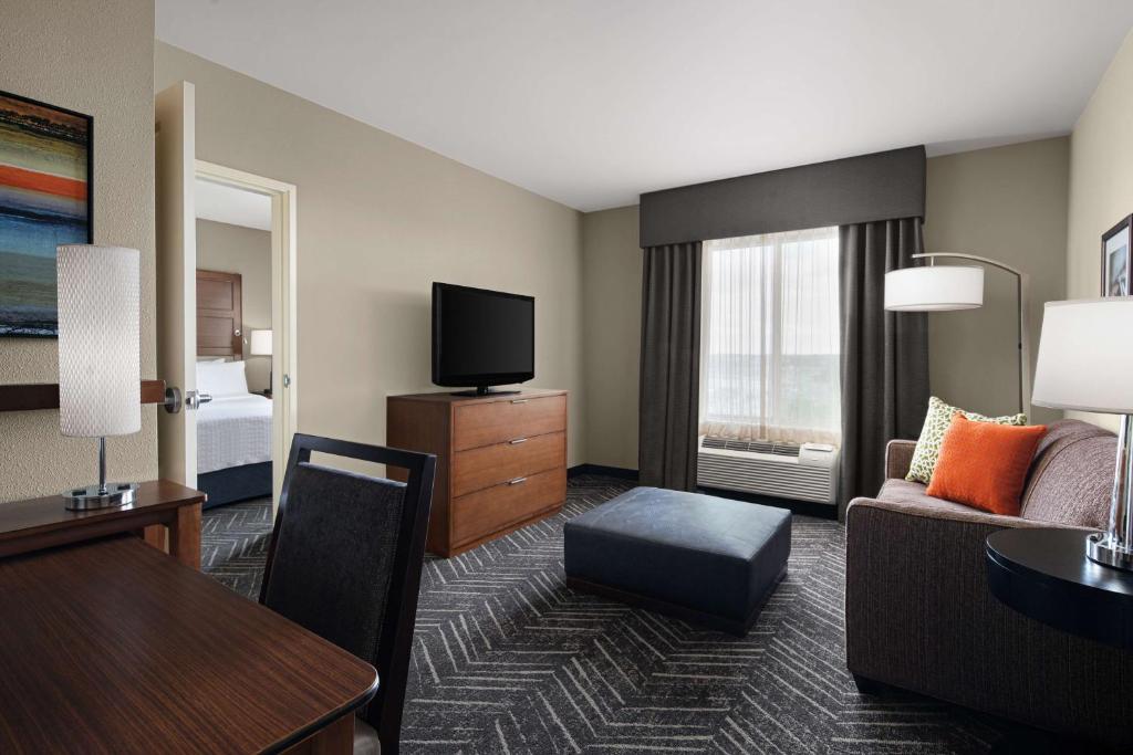 TV a/nebo společenská místnost v ubytování Homewood Suites Springfield