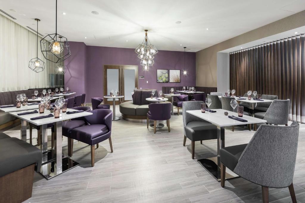 Posezení v ubytování Homewood Suites By Hilton Ottawa Downtown