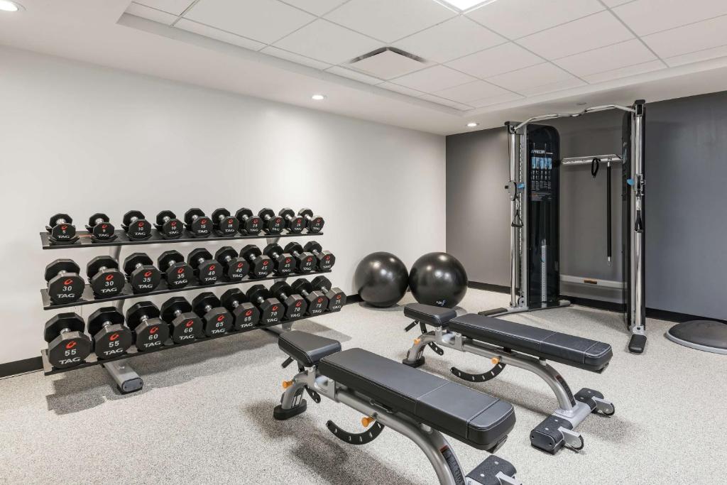 Fitness centrum a/nebo fitness zařízení v ubytování Homewood Suites By Hilton Ottawa Downtown