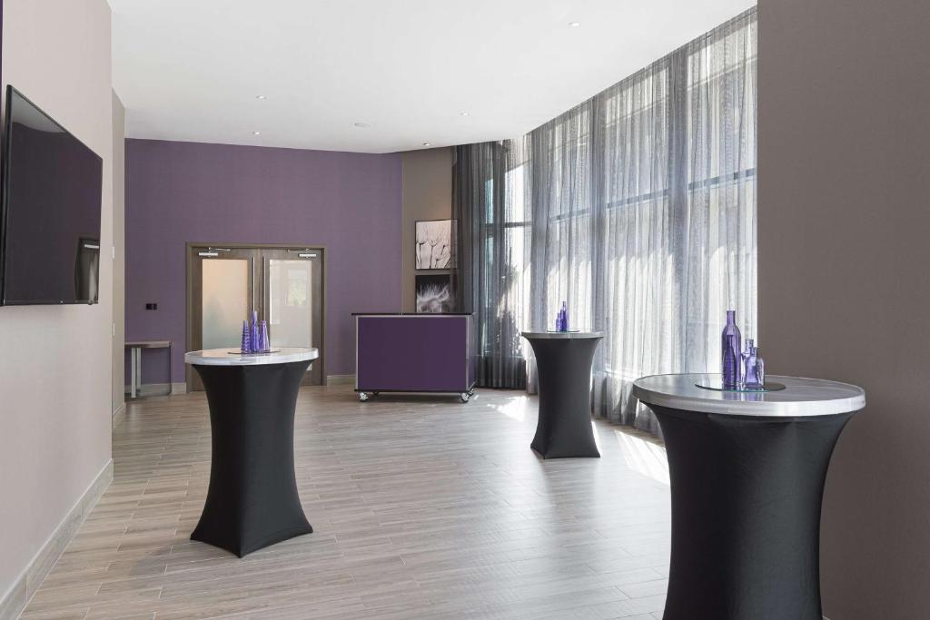 TV a/nebo společenská místnost v ubytování Homewood Suites By Hilton Ottawa Downtown