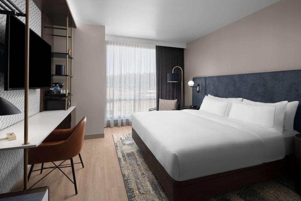 Hotel West & Main Conshohocken, Tapestry Collection Hilton - King Room - Non-Smoking