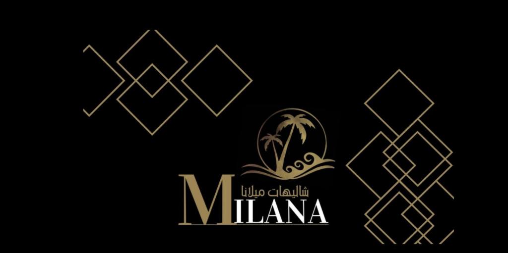 złote logo z palmą na czarnym tle w obiekcie شاليهات ميلانا w mieście Chamis Muszajt