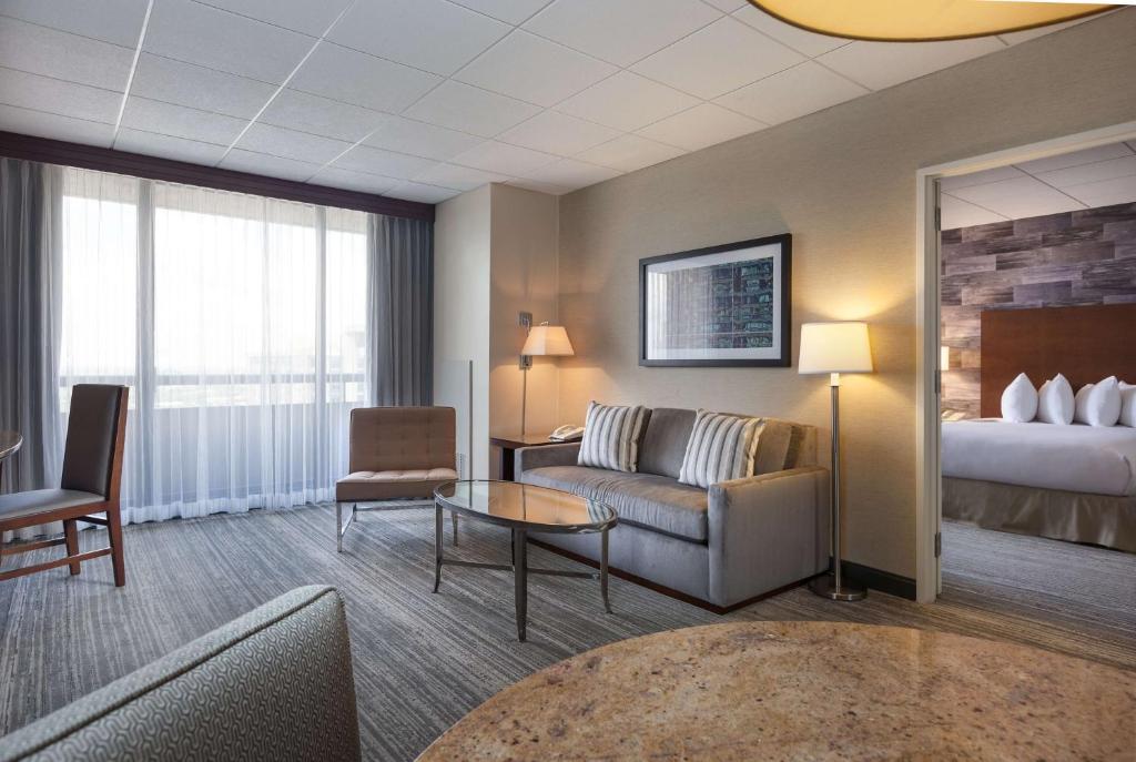 DoubleTree by Hilton Hotel & Suites Houston by the Galleria - King Suite With Balcony & Kitchen - Non-Smoking