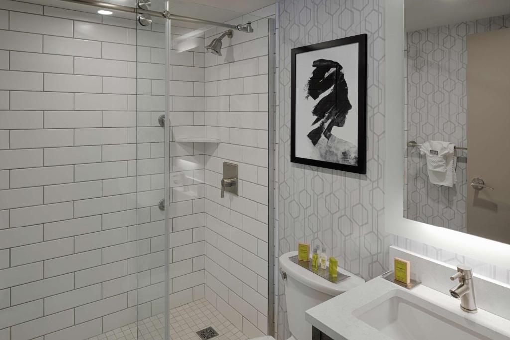 The Kingsley Bloomfield Hills - a DoubleTree by Hilton - Queen Room
