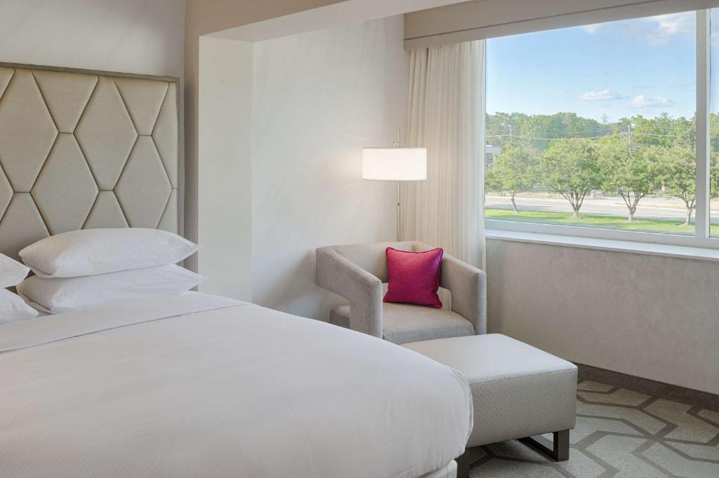 The Kingsley Bloomfield Hills - a DoubleTree by Hilton - Deluxe Queen Room With Two Queen Beds