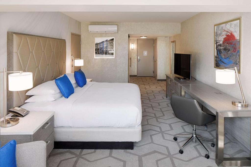 The Kingsley Bloomfield Hills - a DoubleTree by Hilton - Deluxe King Room