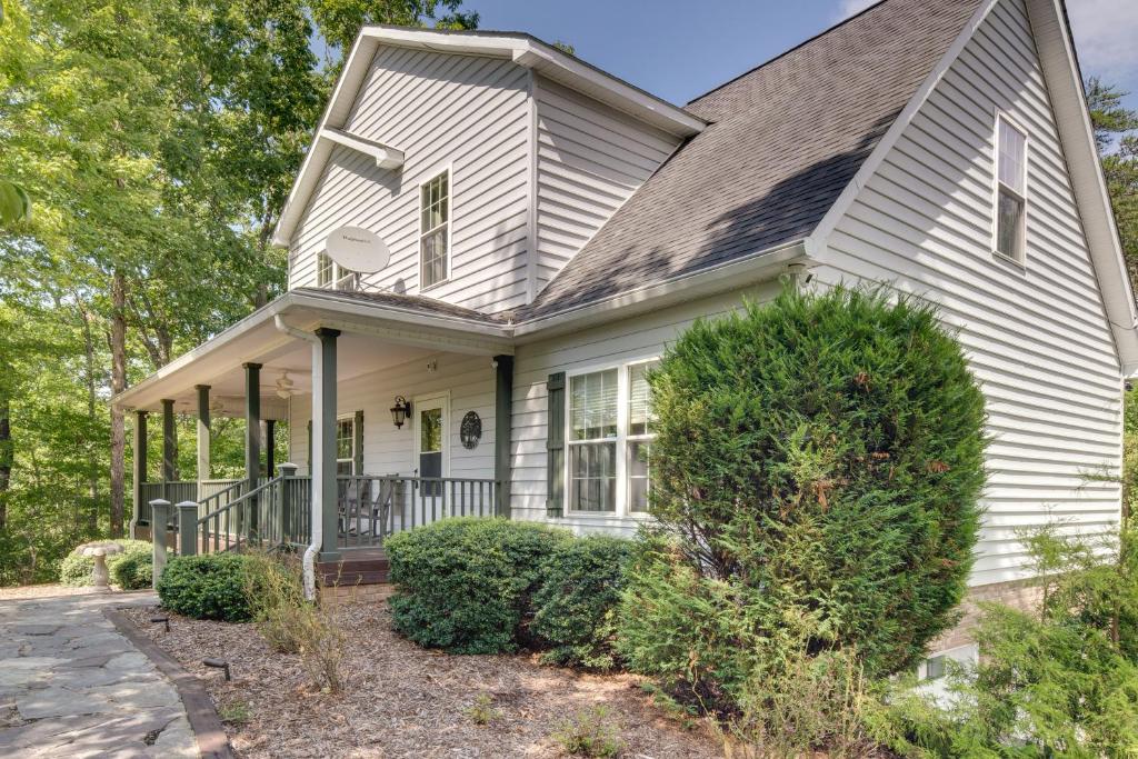 Serene Lake Lure Vacation Rental with Beach Access!, Lake Lure Updated 2024 Prices
