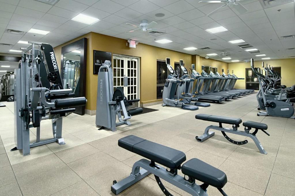 Fitness centrum a/nebo fitness zařízení v ubytování Hilton Phoenix Resort at the Peak
