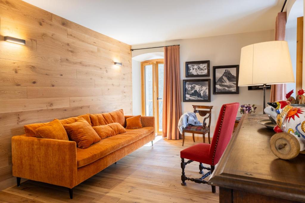 a living room with a couch and a table at Maison Luboz - Courmayeur in Courmayeur