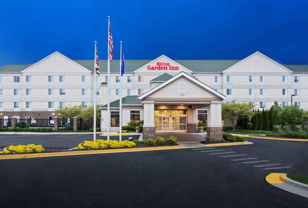 a front view of a hotel with an american inn at Hilton Garden Inn Annapolis in Annapolis