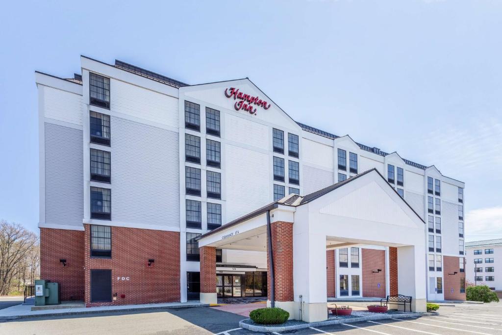 a rendering of the exterior of a hotel at Hampton Inn Boston/Peabody in Peabody