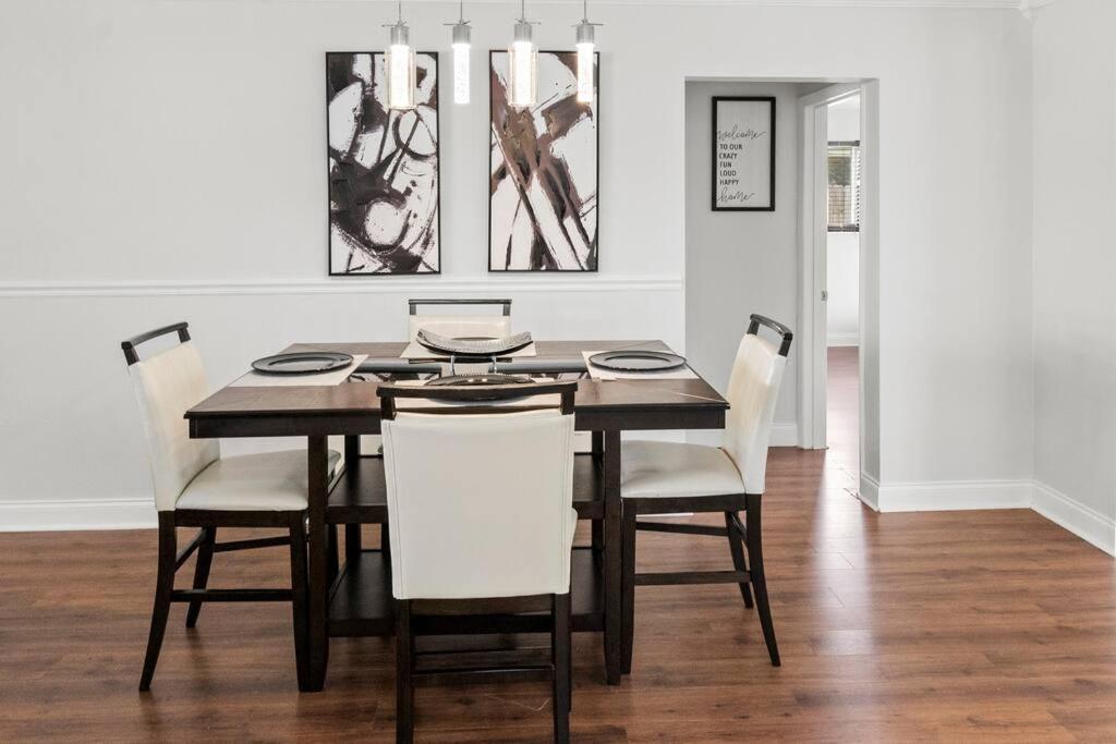 Fotografie z fotogalerie ubytování Stadium Sunflower Miramar home, 3 bd, 2 ba v destinaci Miramar