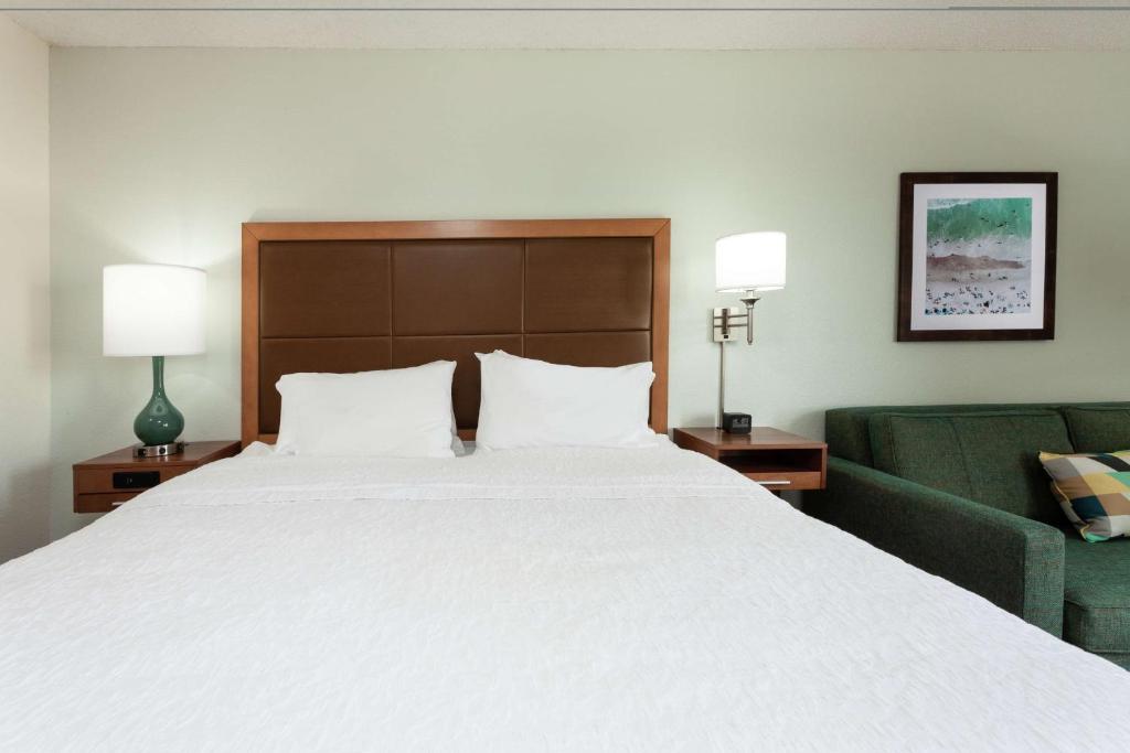 Hampton Inn Orlando-Convention Center International Drive Area - Executive King Room With Sofa Bed - Non-Smoking