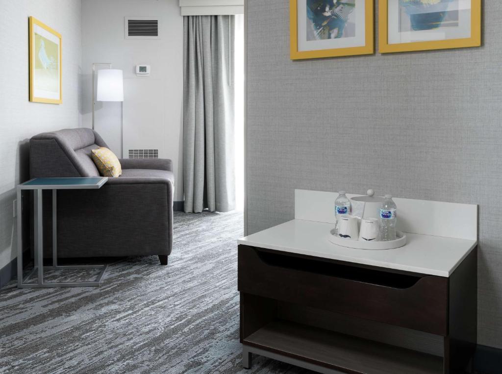 Hampton Inn & Suites Memphis-Beale Street - Chambre King Avec Balcon - Non-Fumeurs