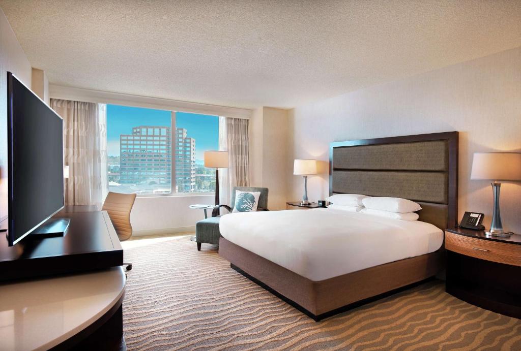 DoubleTree by Hilton San Diego-Mission Valley - King Room