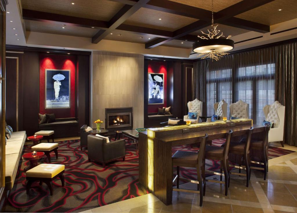 Posezení v ubytování Juniper Hotel Cupertino, Curio Collection by Hilton
