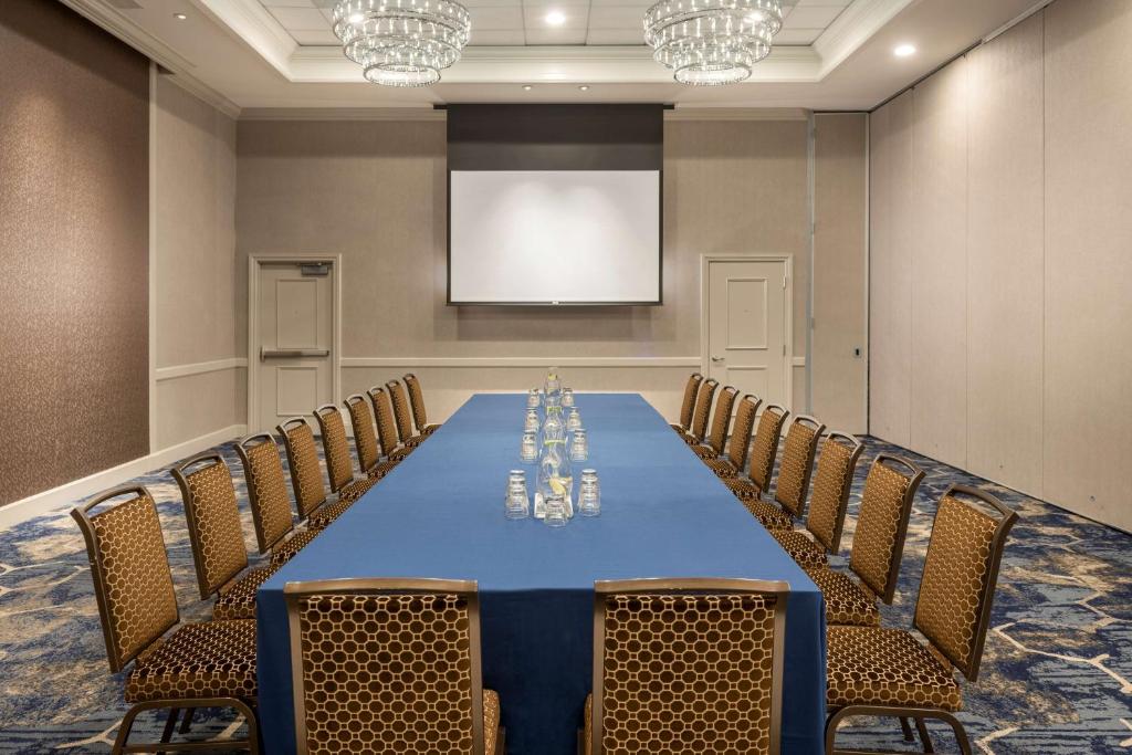 Konferenční prostory v ubytování Juniper Hotel Cupertino, Curio Collection by Hilton