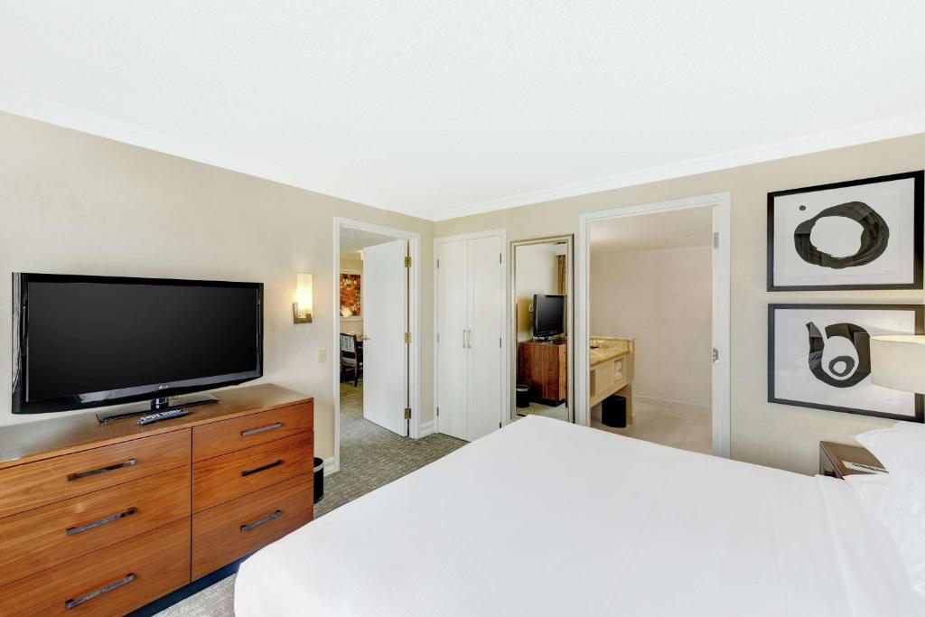 Embassy Suites by Hilton Anaheim-Orange - One-Bedroom King Suite - Hearing Access/Non-Smoking