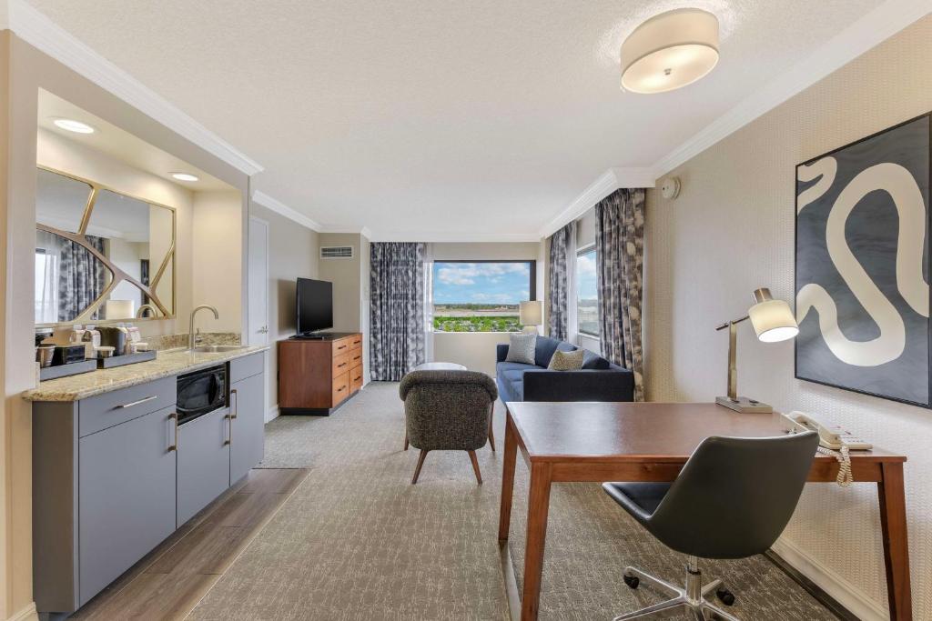 Embassy Suites by Hilton Anaheim-Orange - King Suite With Sofa Bed